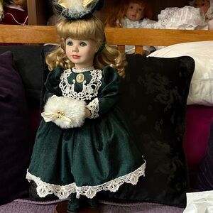 Geneva by Dynasty dolls Elegant Green Velvet Doll with Lace Details vintage 1993